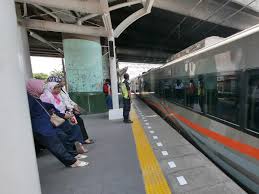 Antisipasi  Kemacetan Di Wilayah Gambir, 16 Kereta Api Jarak Jauh Keberangkatan Stasiun Gambir Khusus 1 Mei 2023 Berhenti Juga Di Stasiun Jatinegara, Cek Jadwalnya