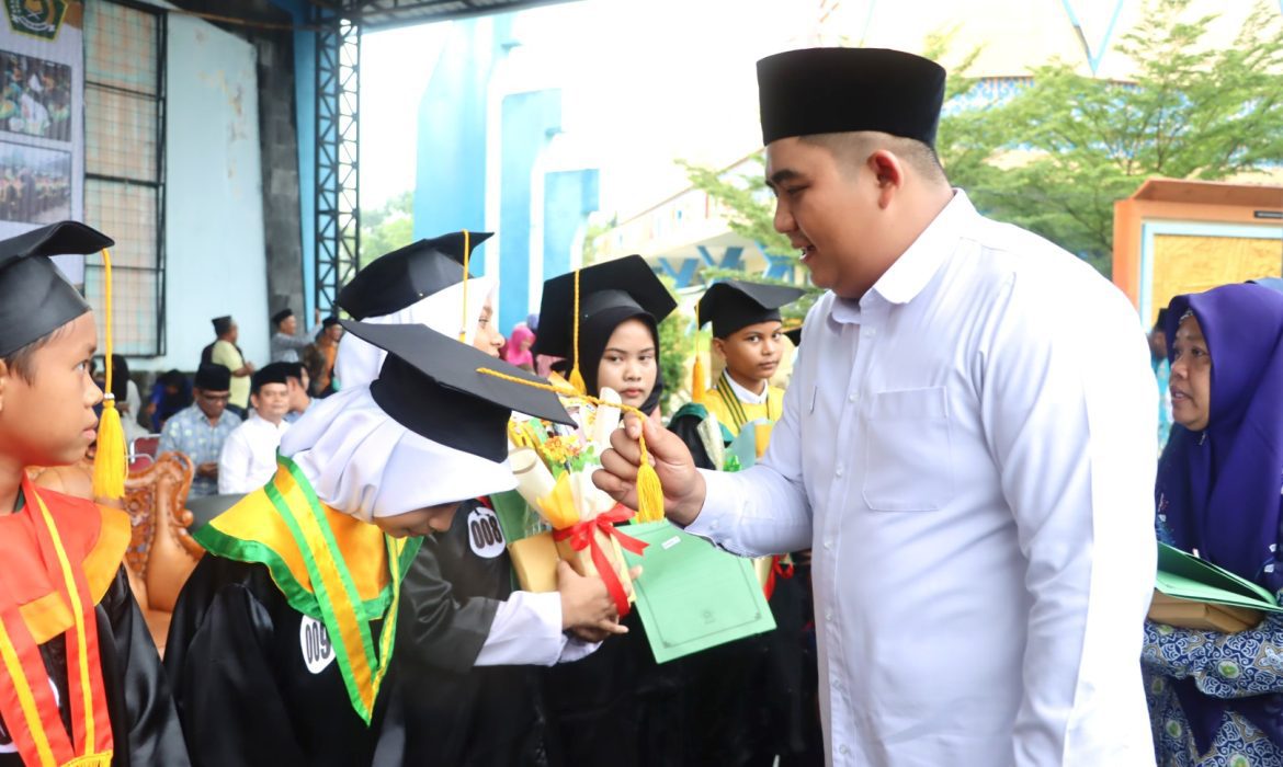 727 Santri Diwisuda, Roby : Jangan Tinggalkan Al Qur’an Ya Nak