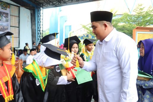 727 Santri Diwisuda, Roby : Jangan Tinggalkan Al Qur’an Ya Nak