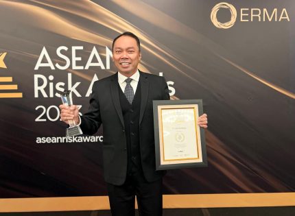 Rivan A. Purwantono Raih Risk Professional of the Year di Ajang ASEAN Risk Awards 2023