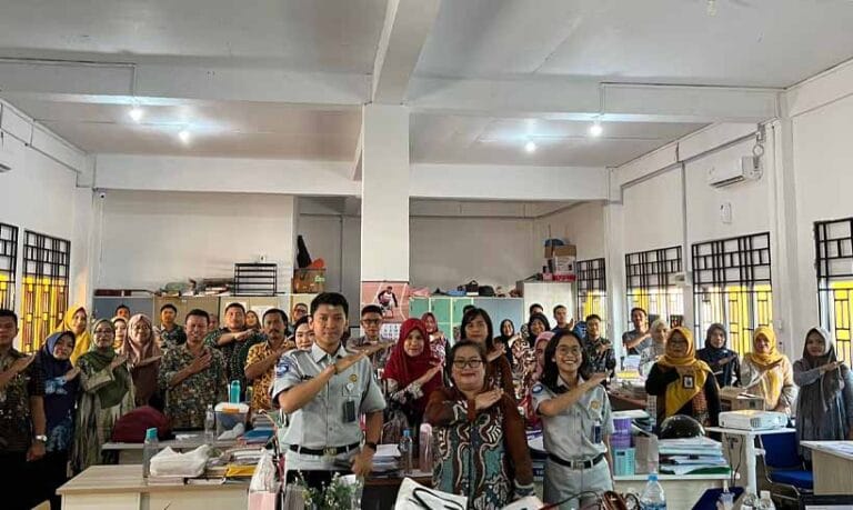 Jasa Raharja Kepri Bersama Guru-Guru SMAN 20 Kota Batam Lakukan Program Pengajar Peduli Keselamatan Lalu Lintas (PPKL)