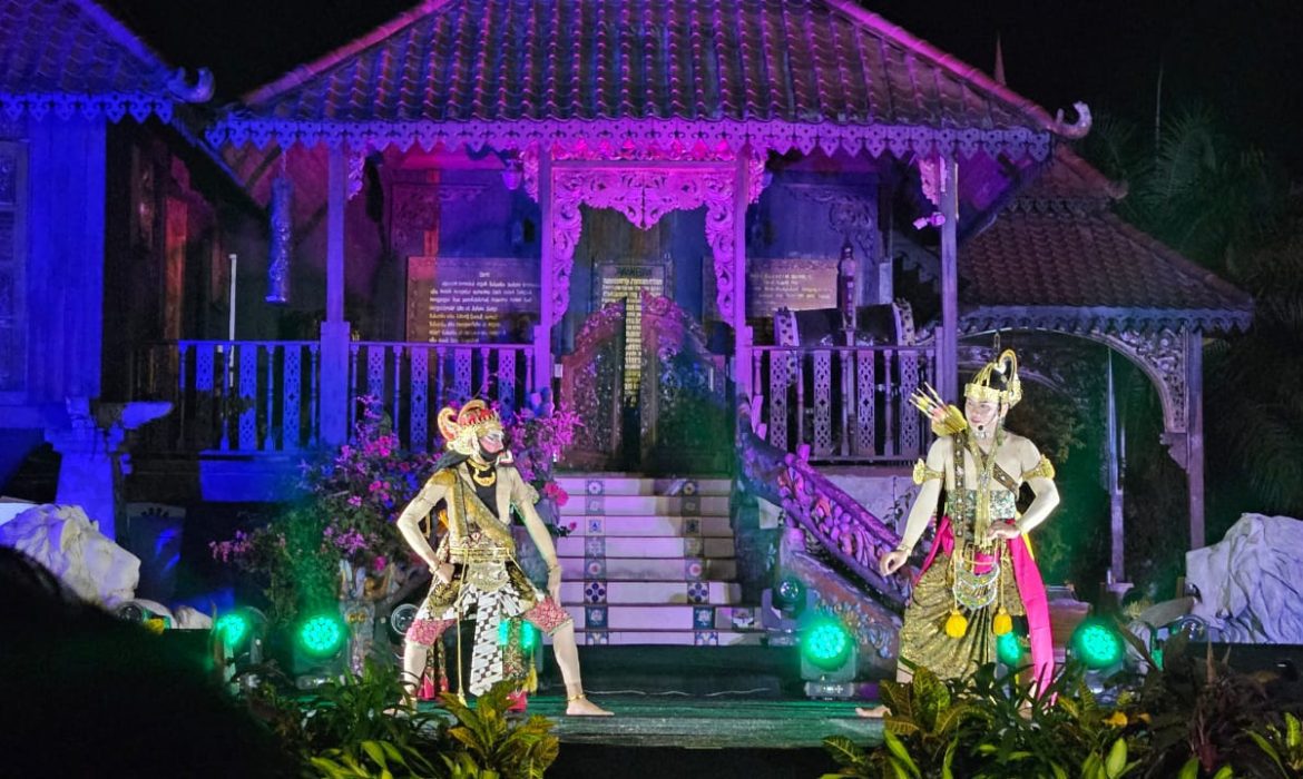 Festival Bulan Mengambang Tampilkan Wayang Wong di Keraton Mbah Anang Johor