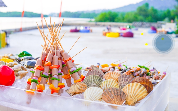 HARRIS RESORT WATERFRONT TAWARKAN 3 JAM MAKAN SEAFOOD DAN BBQ SEPUASNYA