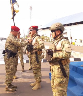 Dua Perwira Tinggi TNI AL Dianugerahi Brevet Kehormatan Manusia Katak