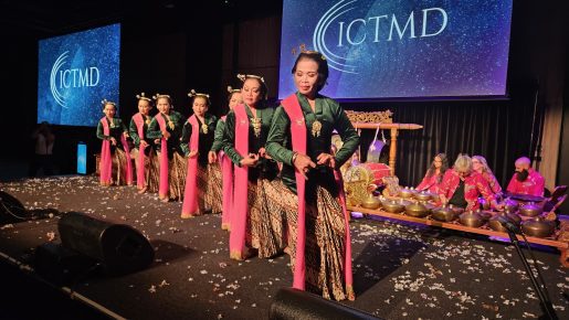 Penari Tradisional Indonesia Yang Memukau Peserta Konferensi International Council for Traditions of Music and Dance (ICTMD)