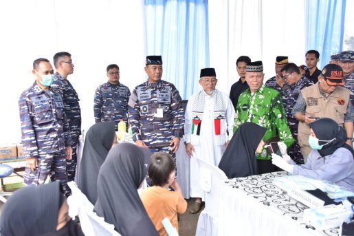 Koarmada RI Gelar Baksos, Bakkes, dan Makan Bergizi di Pesantren Al Fatah