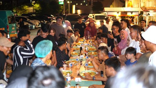 Pemuda Tanjung Riau Juarai Mukbang Challenge di Angkringan Teras Harris Batam Center
