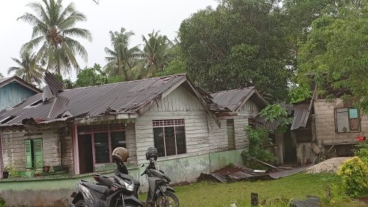 Puting Beliung Terjang Perumahan Warga di Kelurahan Sungai Lumpur, 8 Rumah Rusak Parah