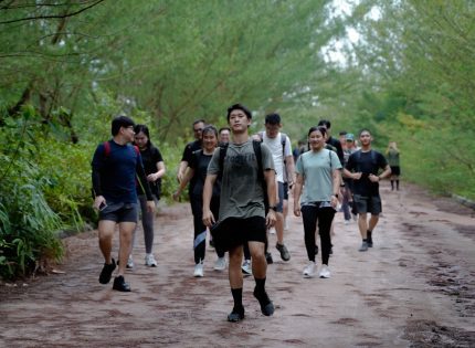 “Ruck Strong, Live Strong” – Kolaborasi Energi dan Edukasi di HARRIS Barelang Batam