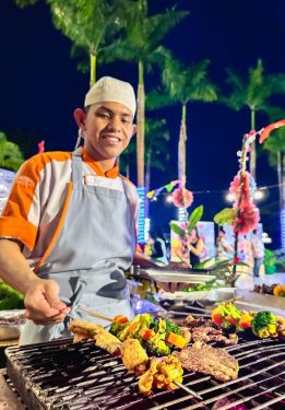 Harris Resort Waterfront Batam Resmi Luncurkan Hawaiian BBQ Party: Sensasi Liburan Tropis dengan Kuliner Premium Setiap Malam Minggu