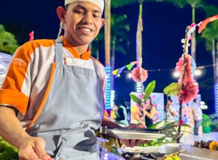 Harris Resort Waterfront Batam Resmi Luncurkan Hawaiian BBQ Party: Sensasi Liburan Tropis dengan Kuliner Premium Setiap Malam Minggu