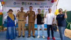 Peringati Hari Guru Nasional, Panbil Residence Tanam 110 Bibit Pohon di SMKN 11 Sagulung